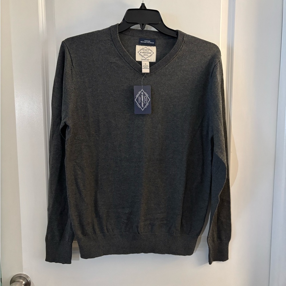 St John’s Bay Dark Gray V-Neck Men's Sweater Sz Med NWT